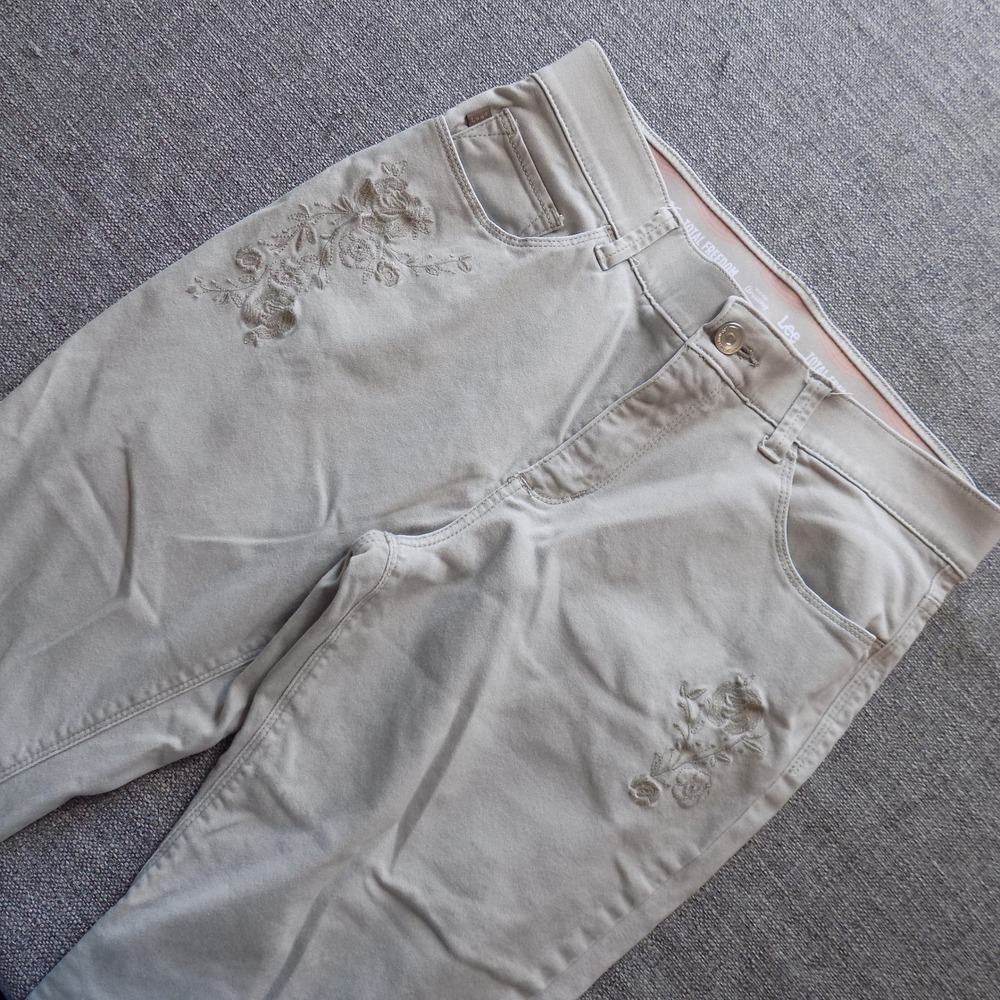 Lee Capri Pants Womens 12 Medium Khaki Good Embroidered Total Freedom Stretch